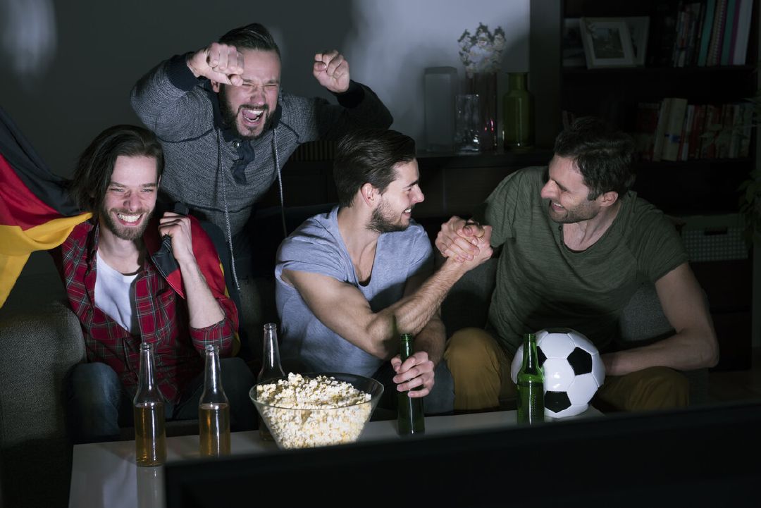 images/group-men-drinking-beer-watching-soccer-tv.jpg
